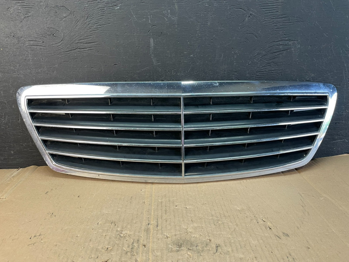 2003 to 2006 Mercedes Benz S-Class Front Grille AD8284 DG0