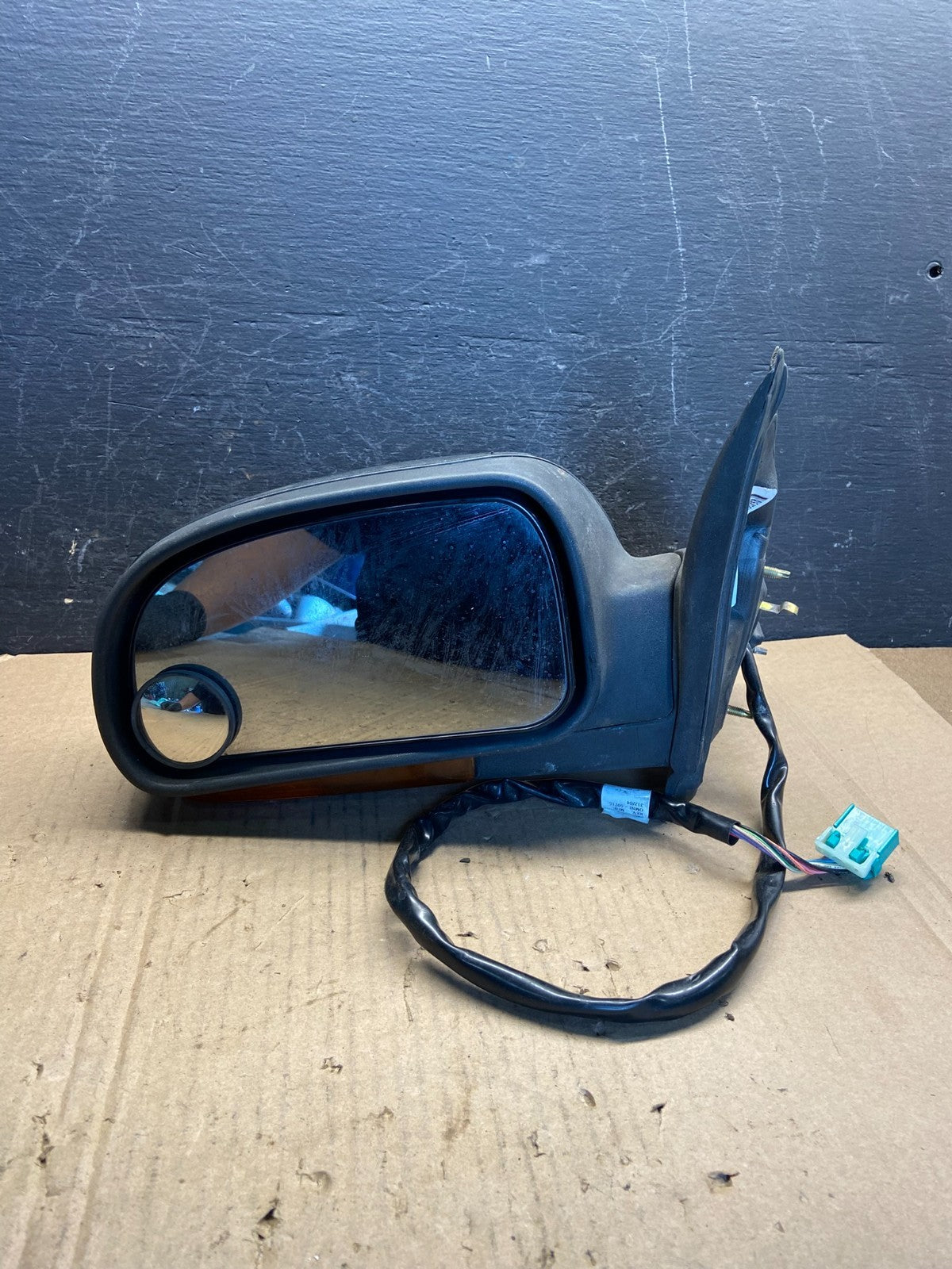 2002 to 2009 GMC Envoy Left Driver LH Door Mirror Turn Signal View AE2358 DW8