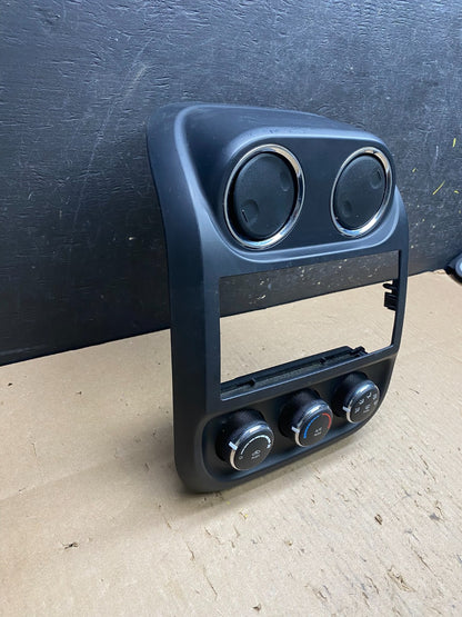2011 to 2017 Jeep Compass Dash Climate Temperature Control Radio Bezel T4871  DG2