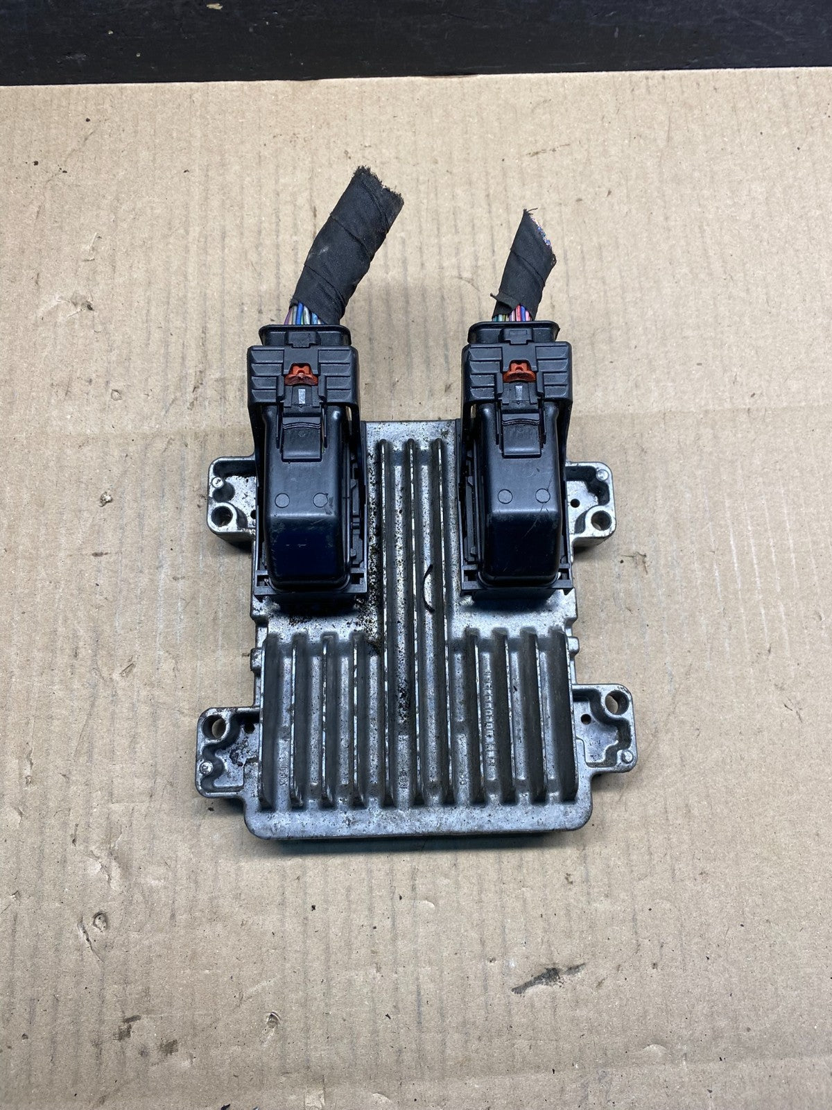 2010 to 2013 Chevrolet Silverado Yukon Engine Control Module ECM ECU AI7343 DG0