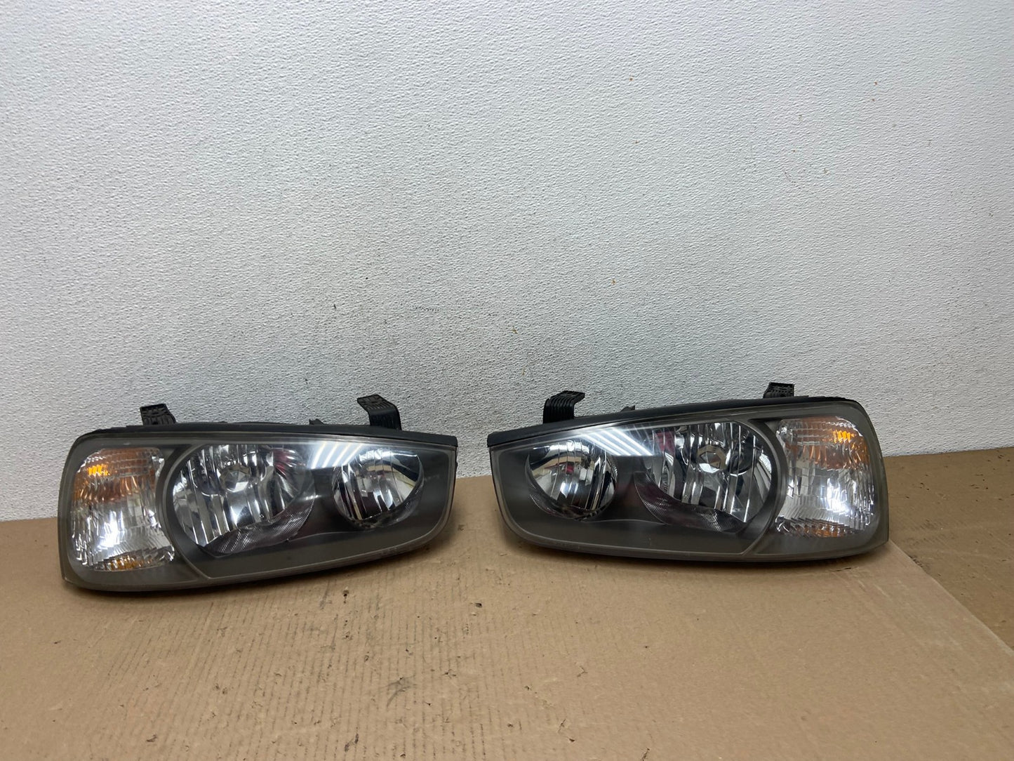 2001 2002 2003 Hyundai Elantra Left+Right Set Halogen Headlights TYC AE7321 LK0