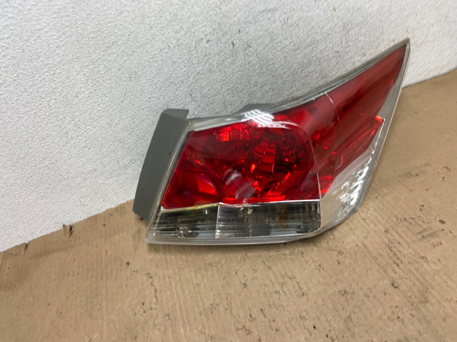 2008 to 2012 Honda Accord Sedan Tail light Right Passenger RH Side AE9315 LK2