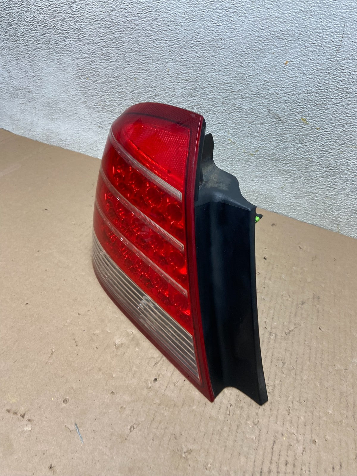 2005 to 2007 Mercury Montego Left Driver LH Side Tail Light AD1004 LK1