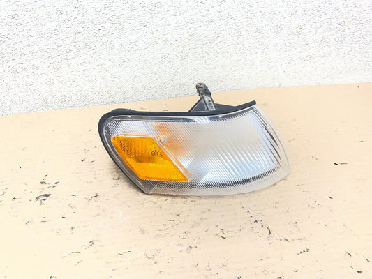 1993 to 1997 Toyota Corolla Right Passenger Corner Marker Turn Signal AA9598 DW0