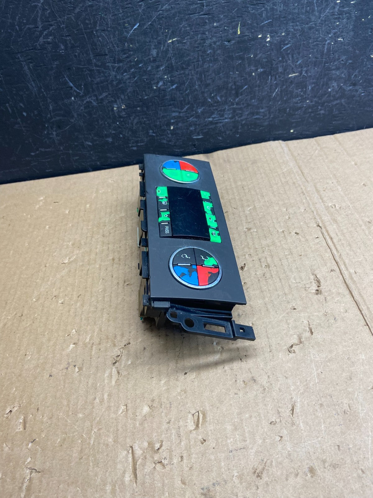 2007-2011 GMC Yukon Tahoe Automatic Climate Temperature Temp Control AE3835 DG2
