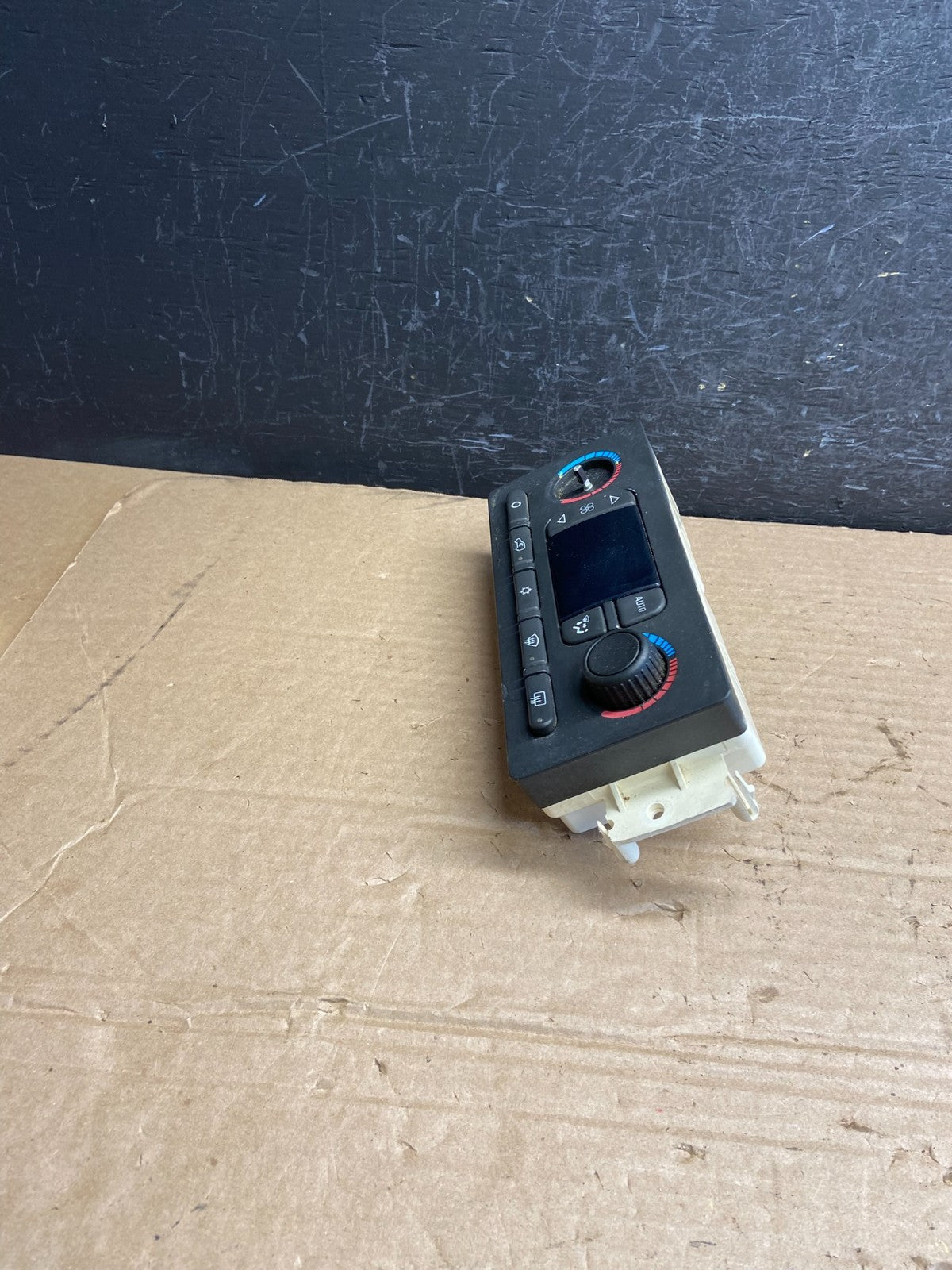 2003 - 2006 GMC Chevrolet Express 1500 Climate Control A/C AF2071 DW2