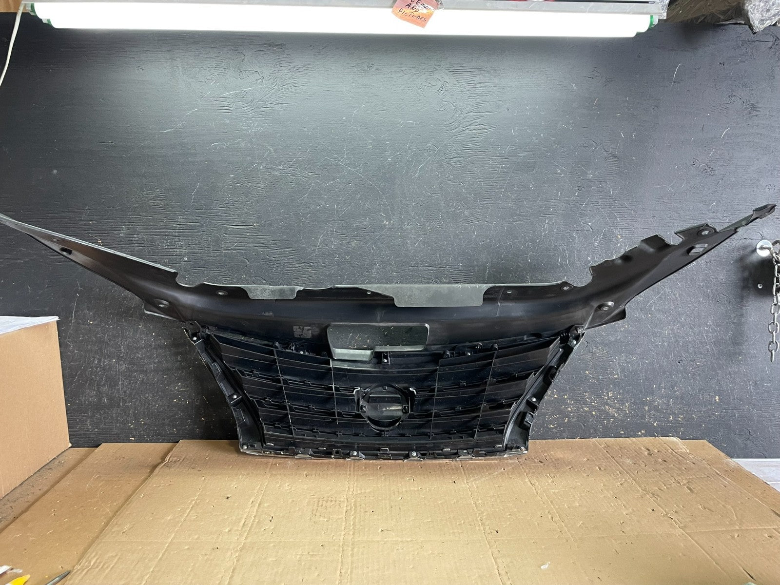 2015 to 2019 Nissan Versa Sedan Front Upper Grill Grille Oem AA89116