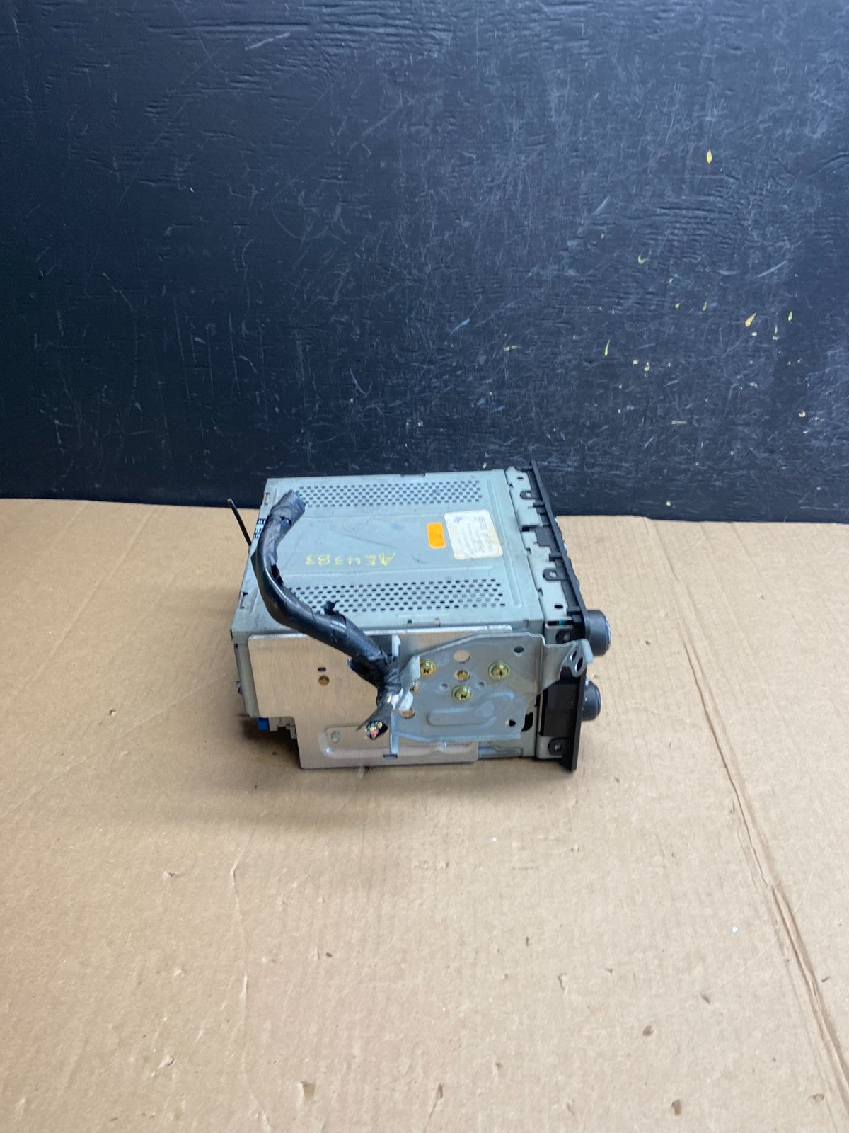2003 - 2008 Pontiac Vibe GMC 6 Disc AM FM Radio Player Receiver AE4383 DG1