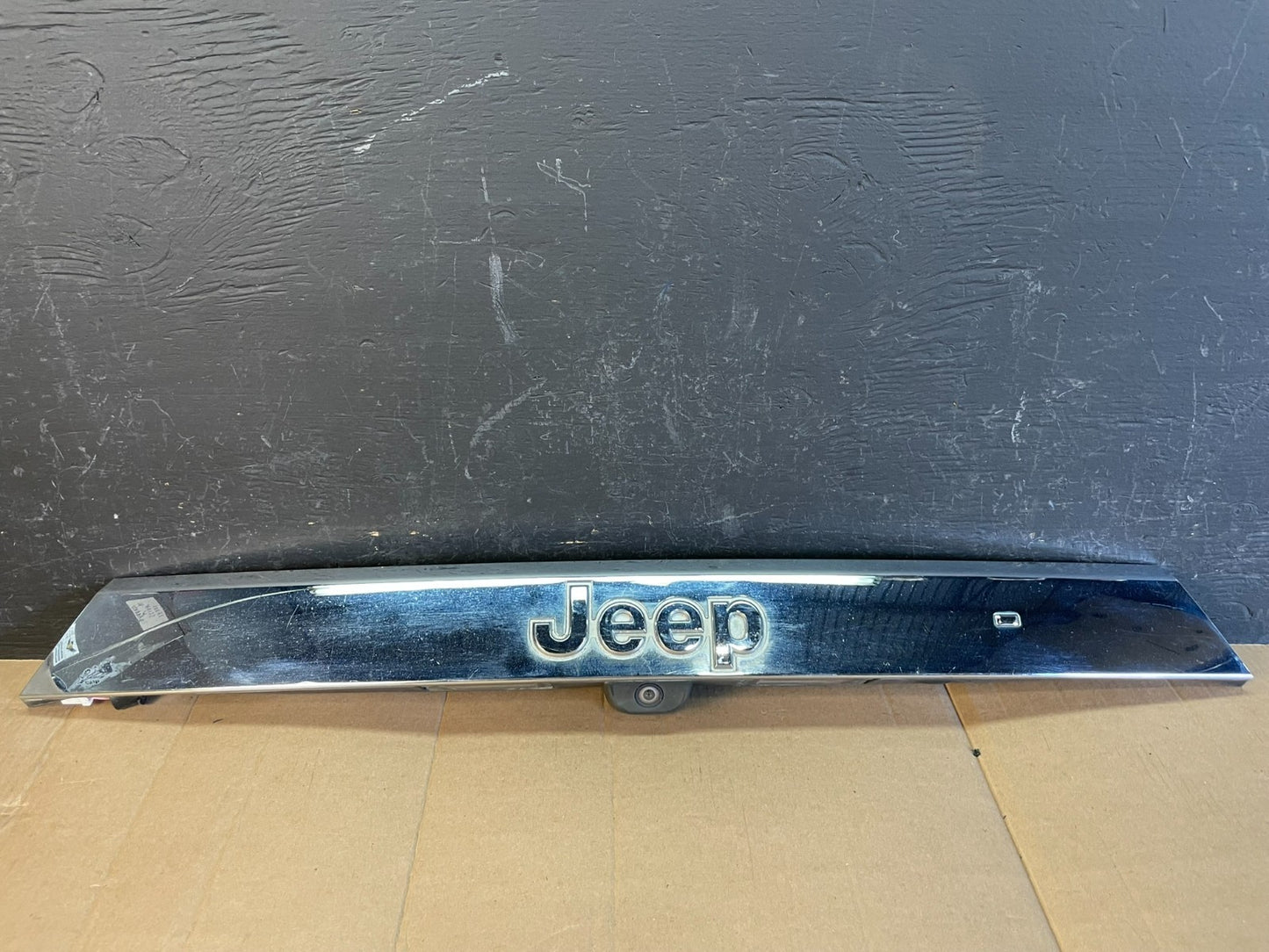 2011-2013 Jeep Grand Cherokee Liftgate Garnish Molding Trim W/ Camera AC2081 DG0