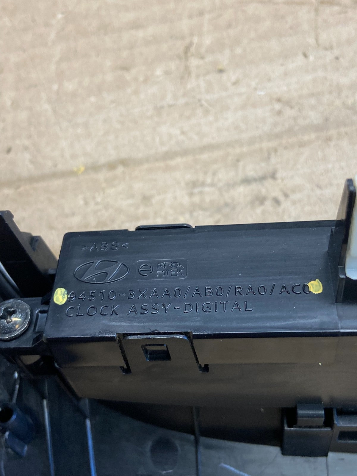 2014-2016 Hyundai Elantra Center Radio Climate Control Air Vent Bezel AH1565 DG5