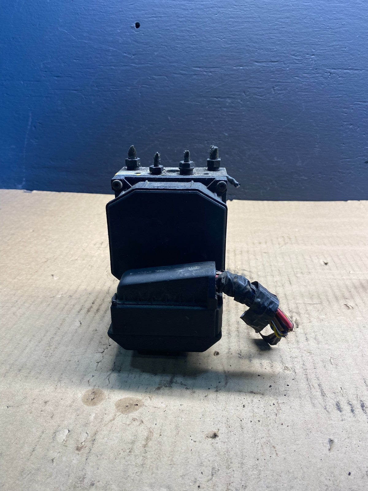 2002 to 2005 BMW X5 ABS Anti-Lock Brake Pump Module OEM AB7404 DG3