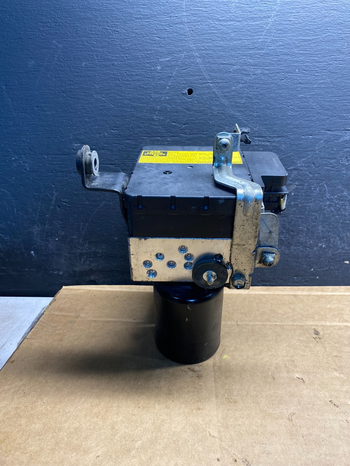2004 - 2009 Toyota Prius ABS Brake Pump Anti Lock Module AD7591 DG1