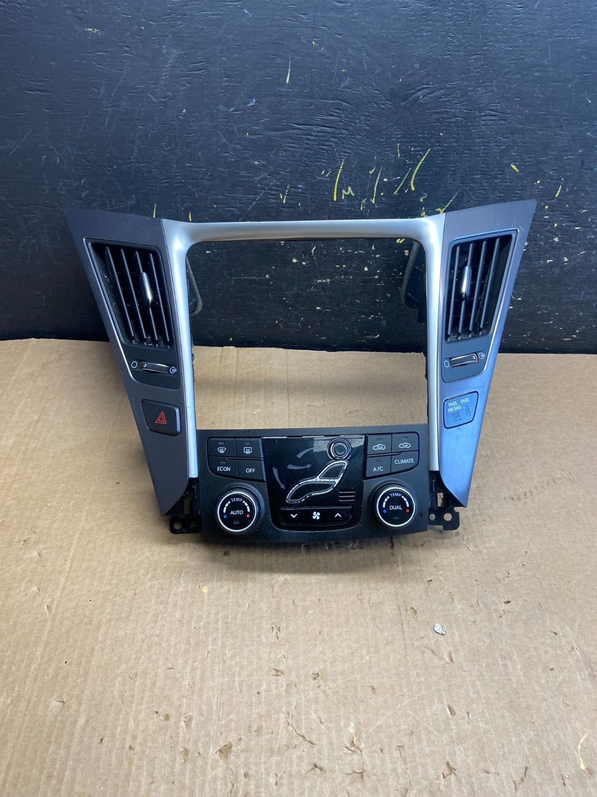 2011 to 2014 Hyundai Sonata Center Radio Climate Control Air Vent Bezel z4159 DG0