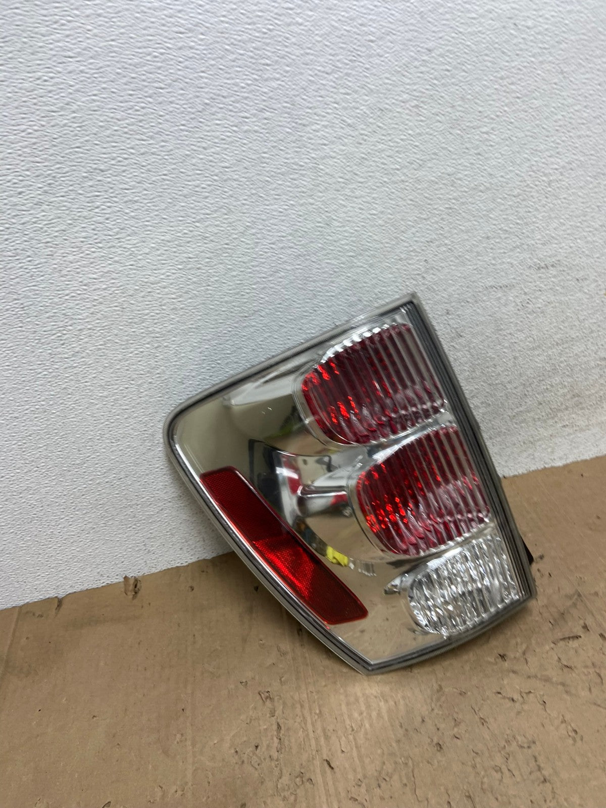 2005 to 2008 Chevrolet Equinox Left Driver Lh Side Tail Light AE9357 LK2