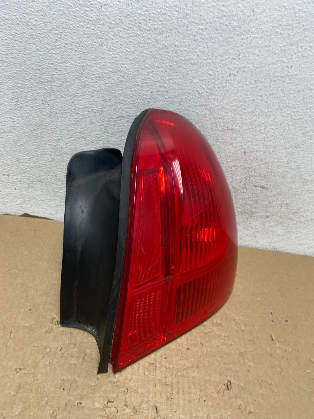 2003 to 2011 Lincoln Town Car Right Passenger Rh Tail Light AF7469 LK2