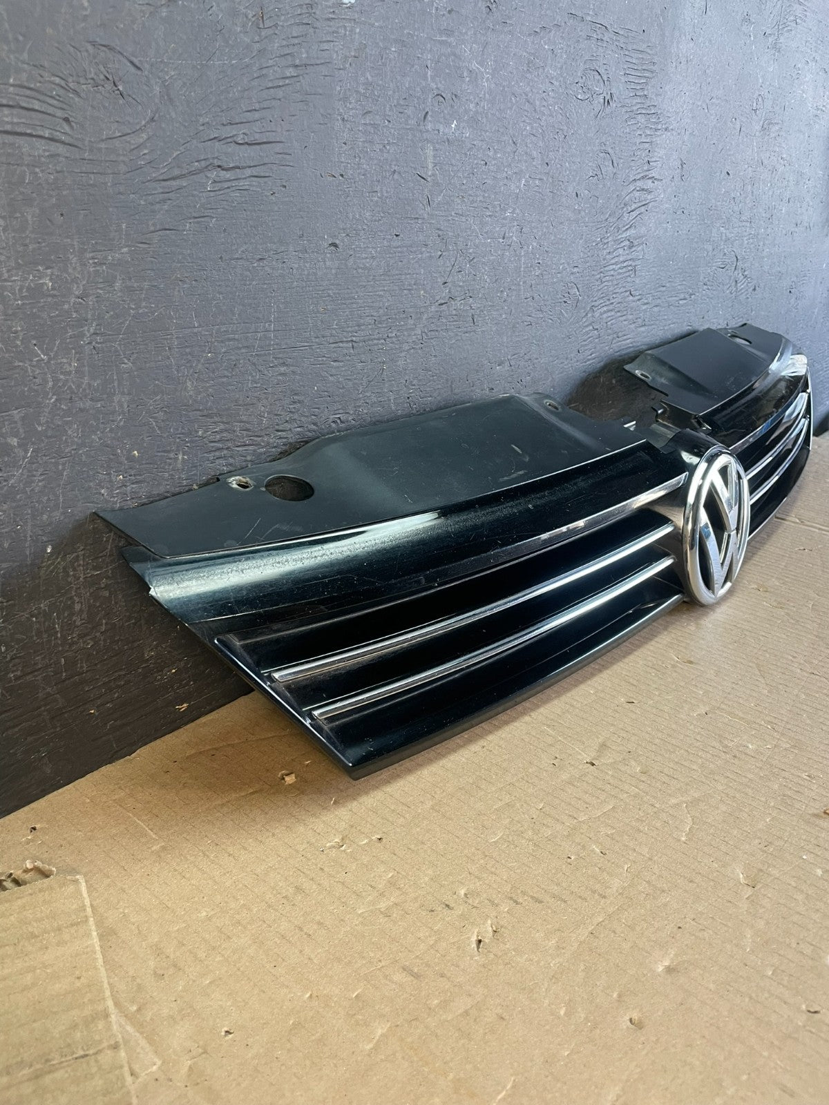 2011 to 2014 Volkswagen Jetta Sedan Front Upper Grille Grill ae3723 DG2