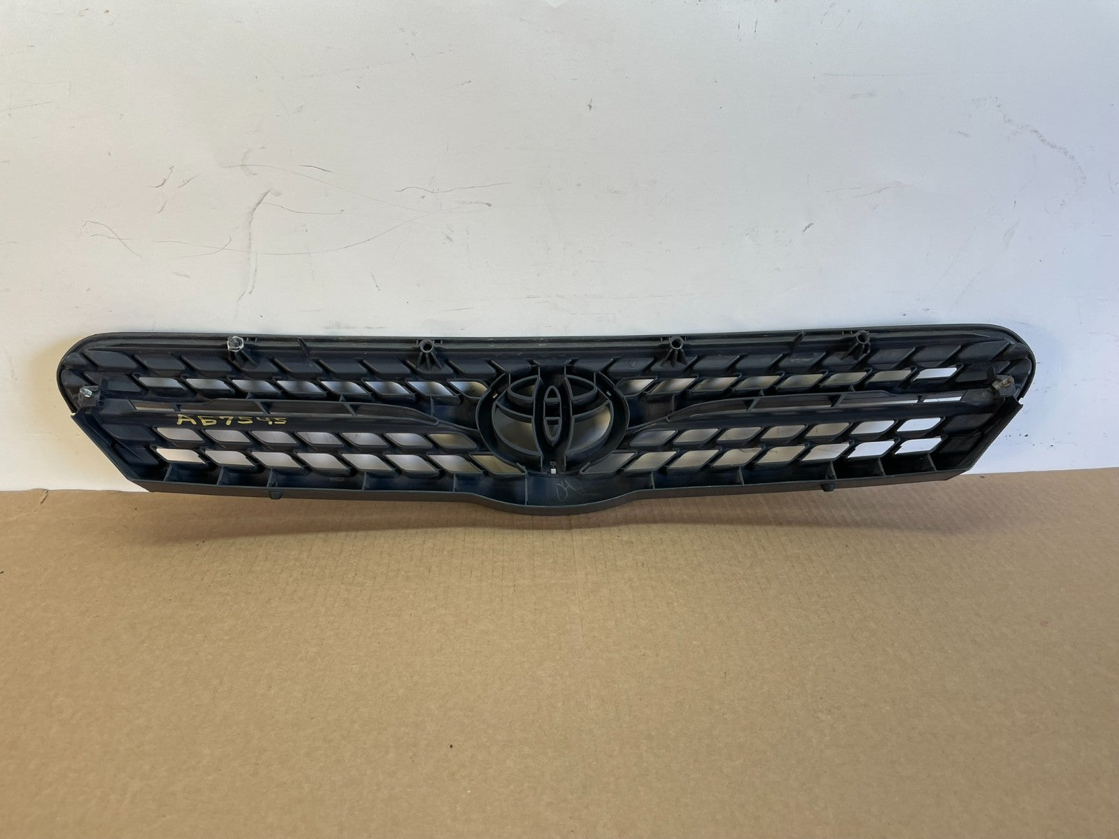 2004 to 2008 Toyota Matrix Front Upper Grill Grille AG7545 DG3
