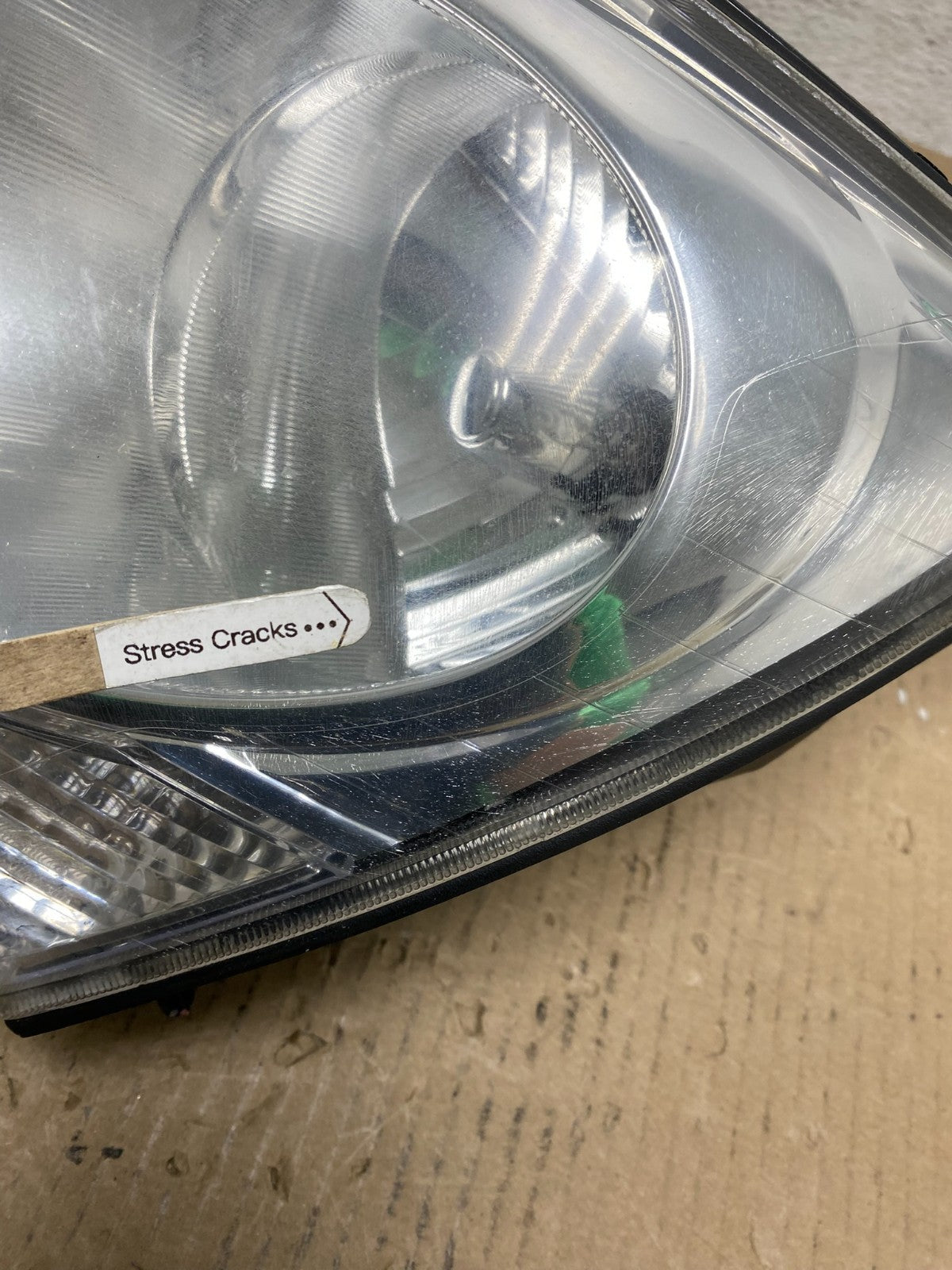 2008 2009 2010 Saturn Vue Headlight Left Driver LH Halogen AE7100 DW4