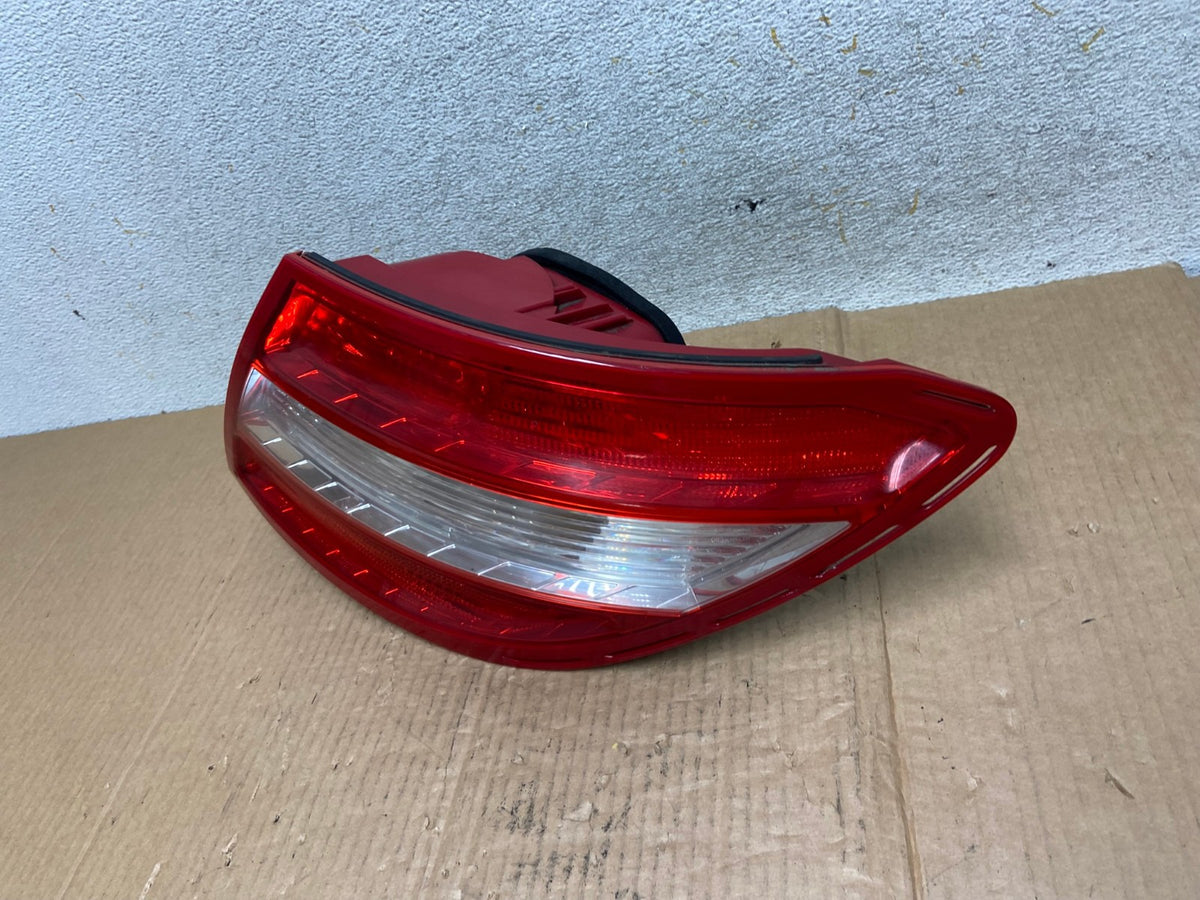 2008 2009 2010 2011 Mercedes C-Class Right Passenger Tail Light AI6538 LK1