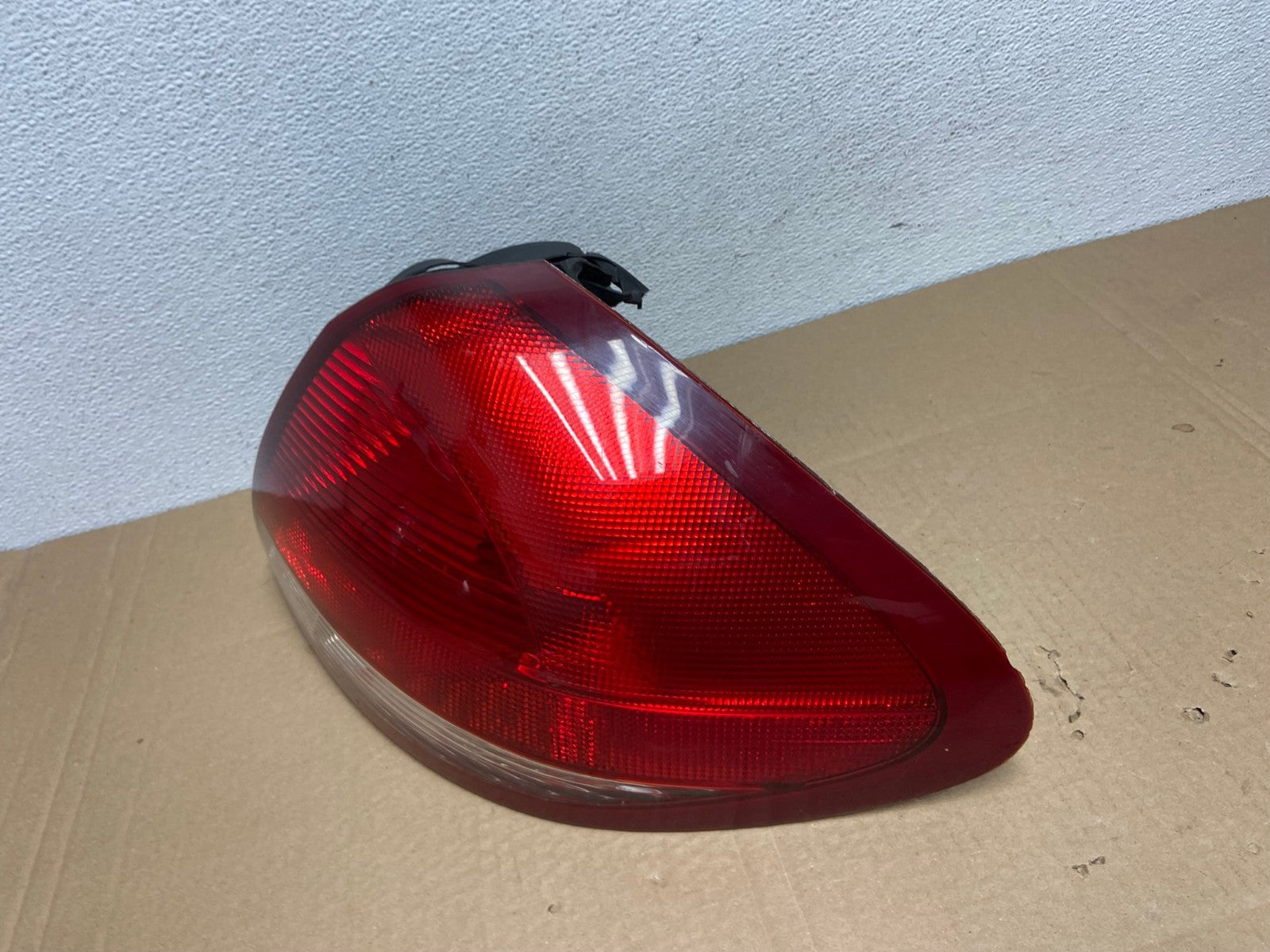 2004 2005 2006 2007  Ford Taurus Right Passenger Side Tail Light OEM AC3778 LK1