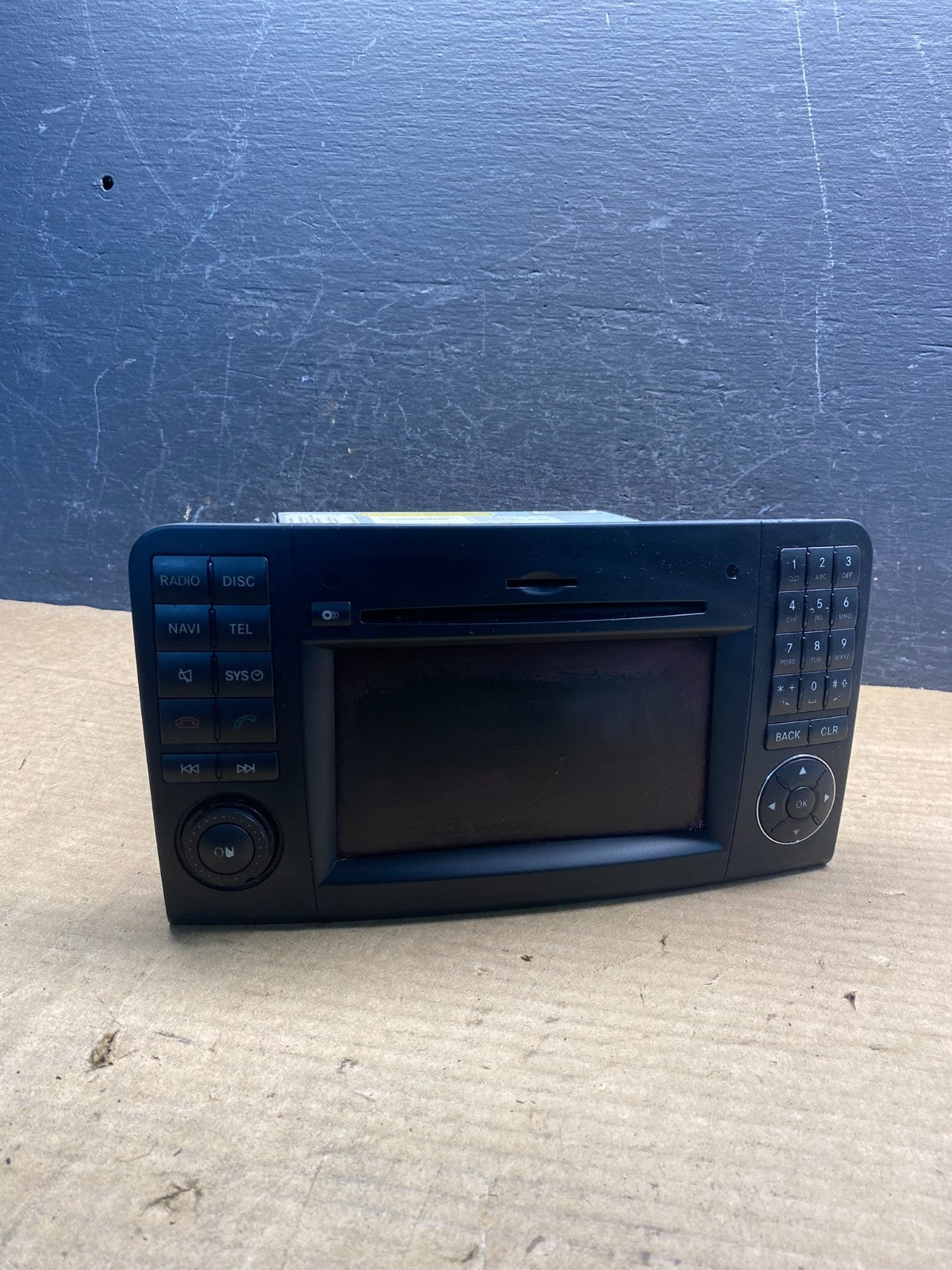 2009 to 2012 Mercedes ML350 GL450 Radio Navigation Screen Display AD9833 DG0
