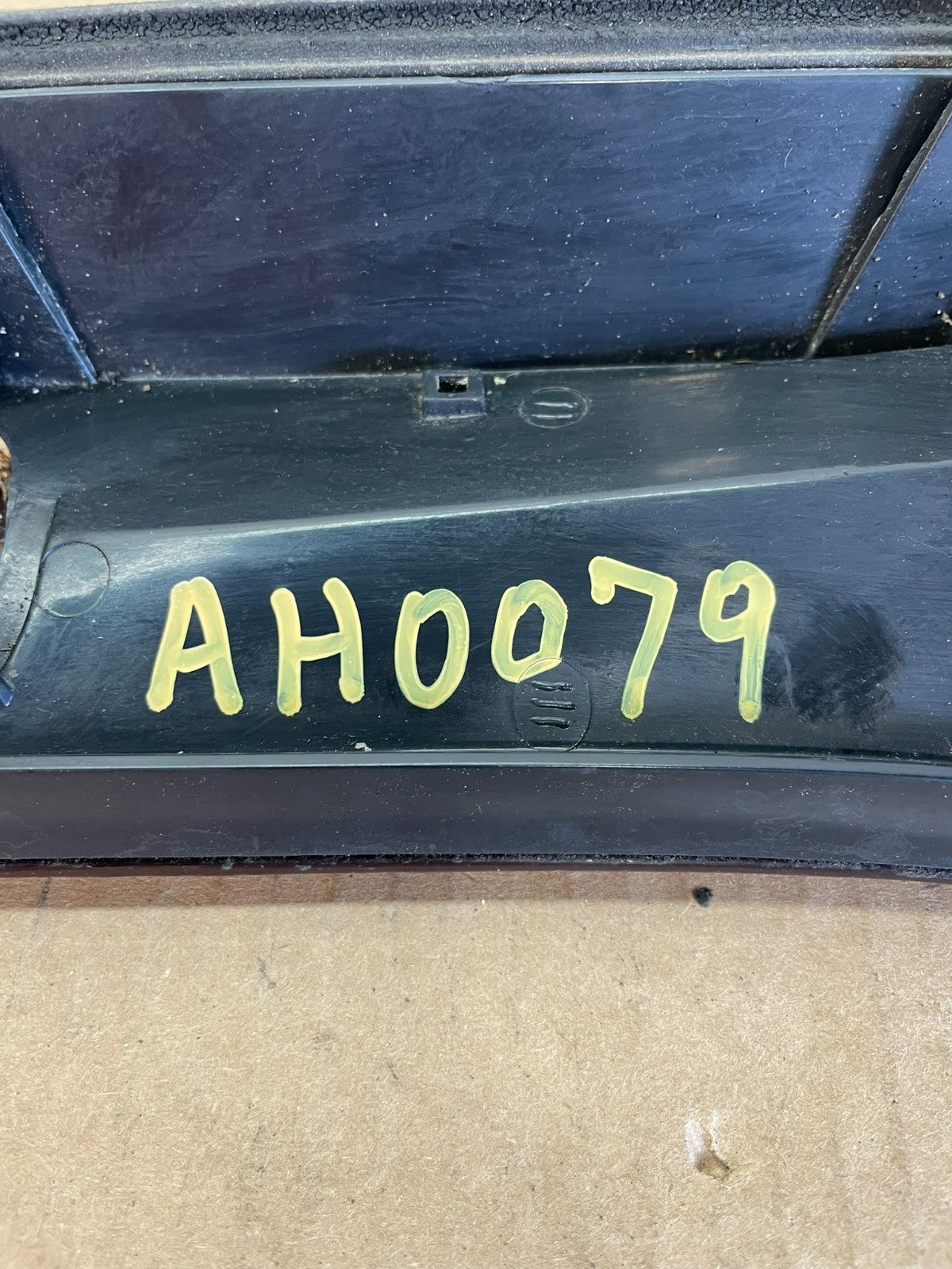 2000 to 2002 Ford Taurus Trunk Rear Center Lid Tail Light Panel ah0079 DG5