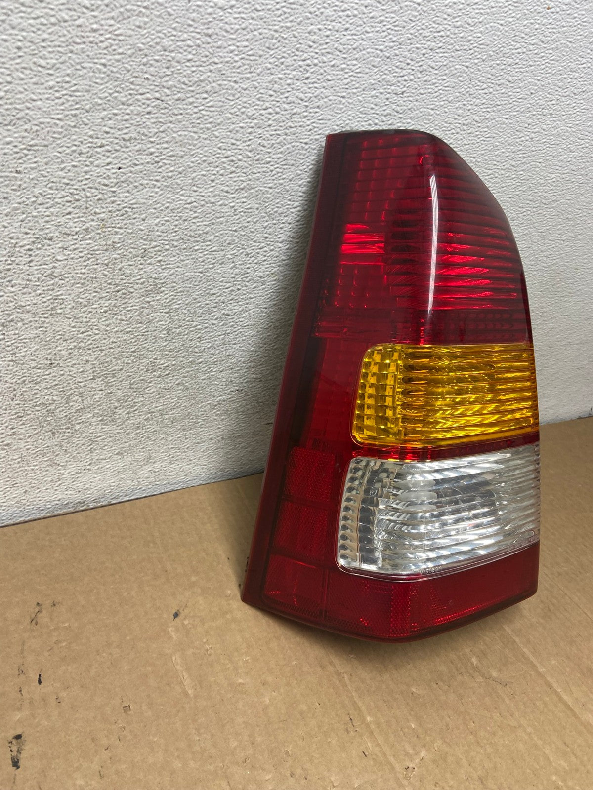 2001 2002 2003 2004 Mazda Tribute Left Driver Lh Side Tail Light AG2023 LK2