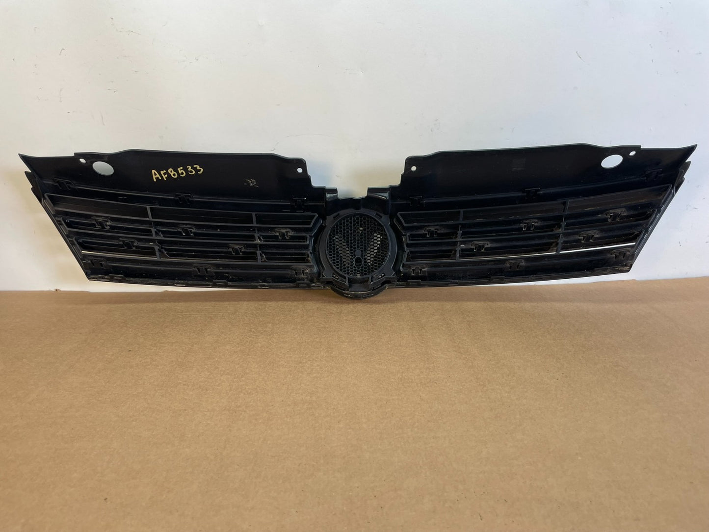 2011 to 2014 Volkswagen Jetta Sedan Front Upper Grille Grill af8533 DG3