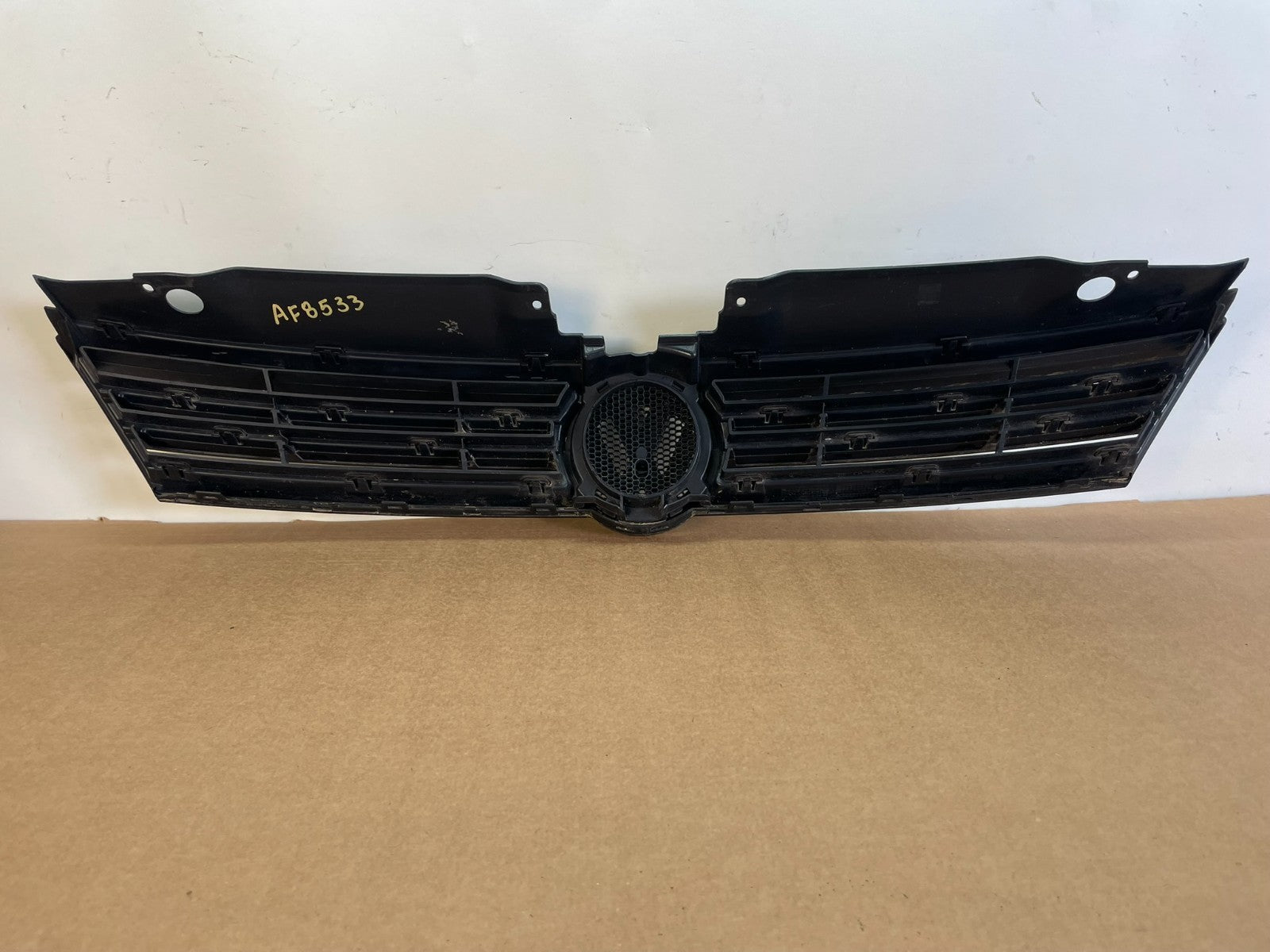 2011 to 2014 Volkswagen Jetta Sedan Front Upper Grille Grill af8533 DG3