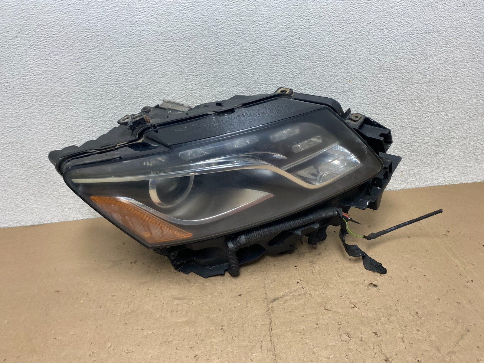 2009 to 2012 Audi Q5 Right Passenger RH Side Xenon HID Headlight AG5601 DW0