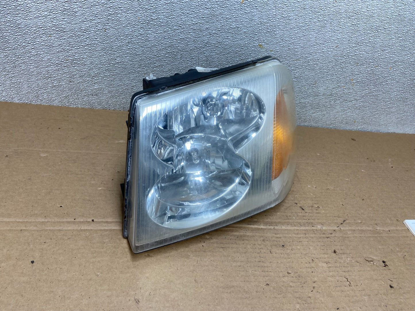 2002 to 2009 Gmc Envoy Left Driver Lh Side Headlight Halogen Oem AB4496 DW2
