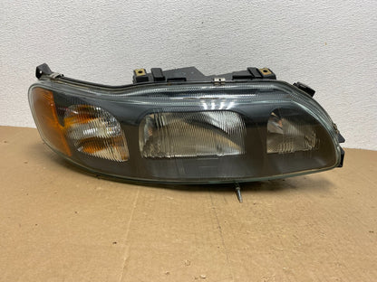 2001 to 2004 Volvo S60 Right Passenger Side Headlight Halogen AC5729 DW0