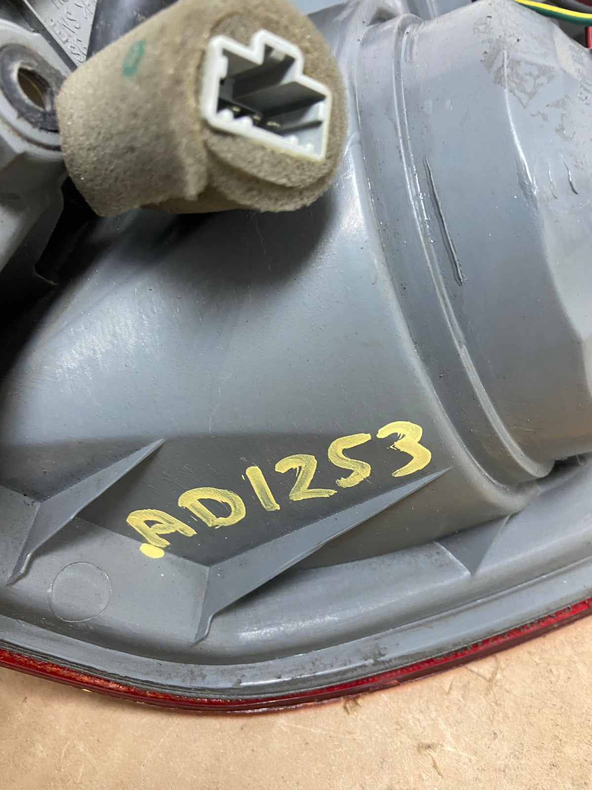 2003 2004 2005 Honda Pilot Left Driver LH Side Tail Light AD1253 LK7