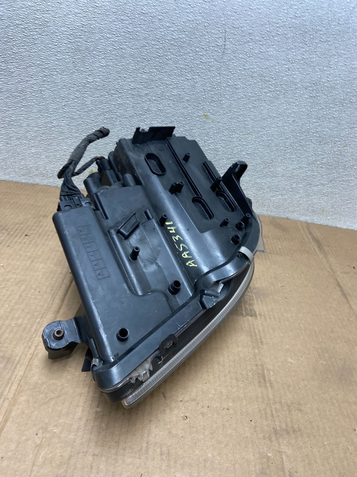 2006 - 2011 Mercedes W219 CLS500 Right Passenger Halogen Headlight OEM AA5341 DW9