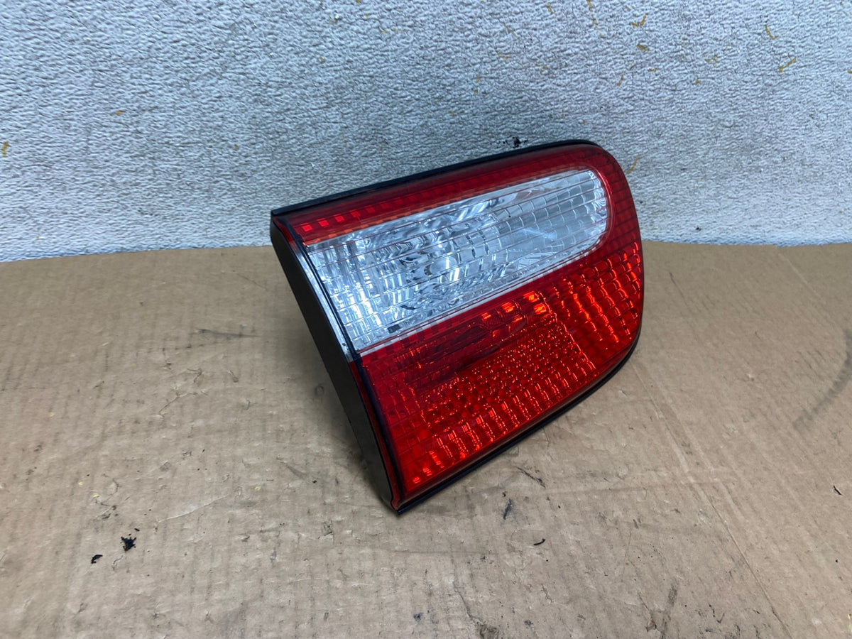 2001 - 2003 Toyota Sienna Right Passenger Rh Side Inner Tail Light AI7954 LK2