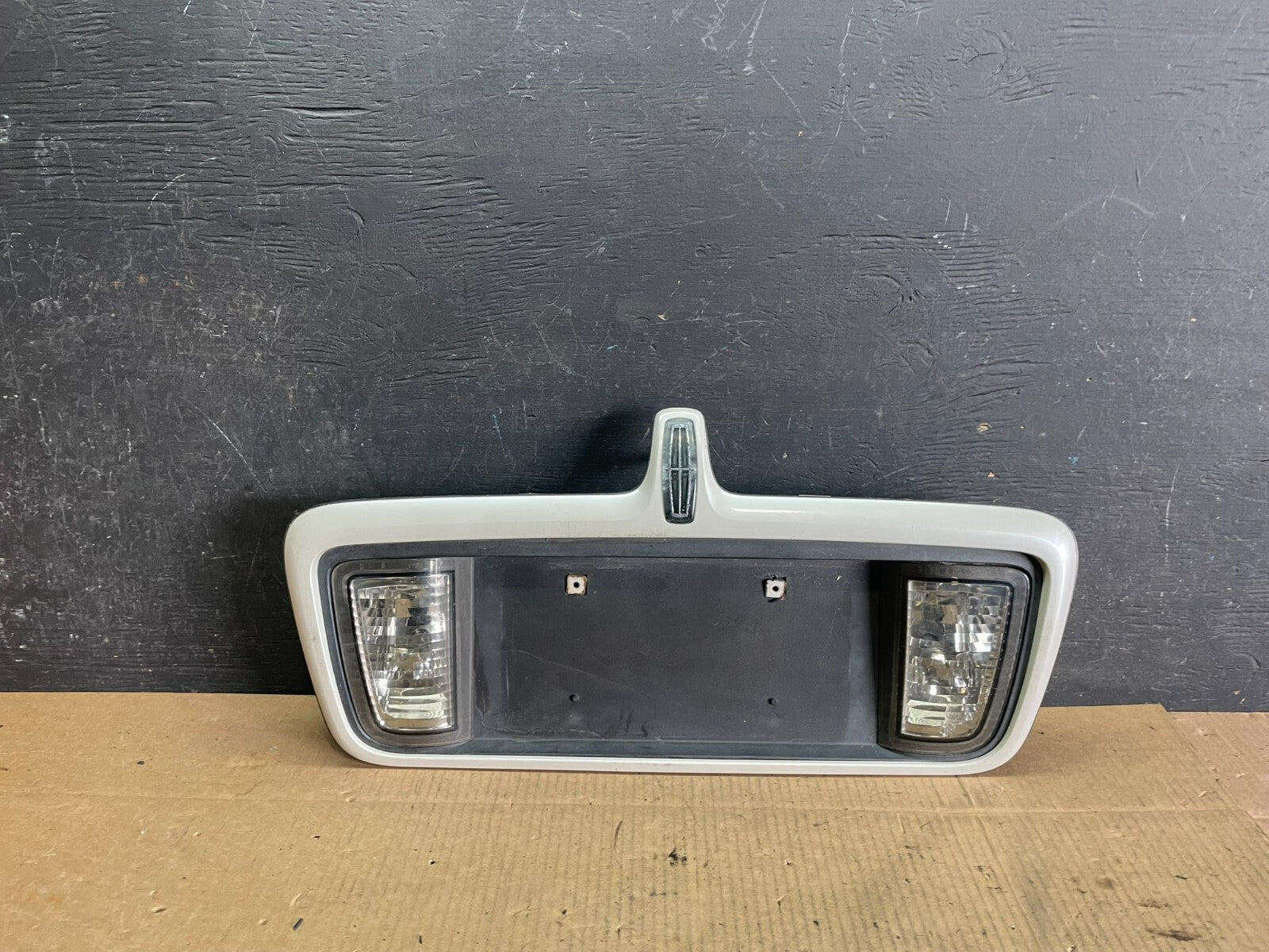 2003- 2006 Lincoln LS Rear Finish Panel Trunk Panel Chrome OEM J4120 DG0