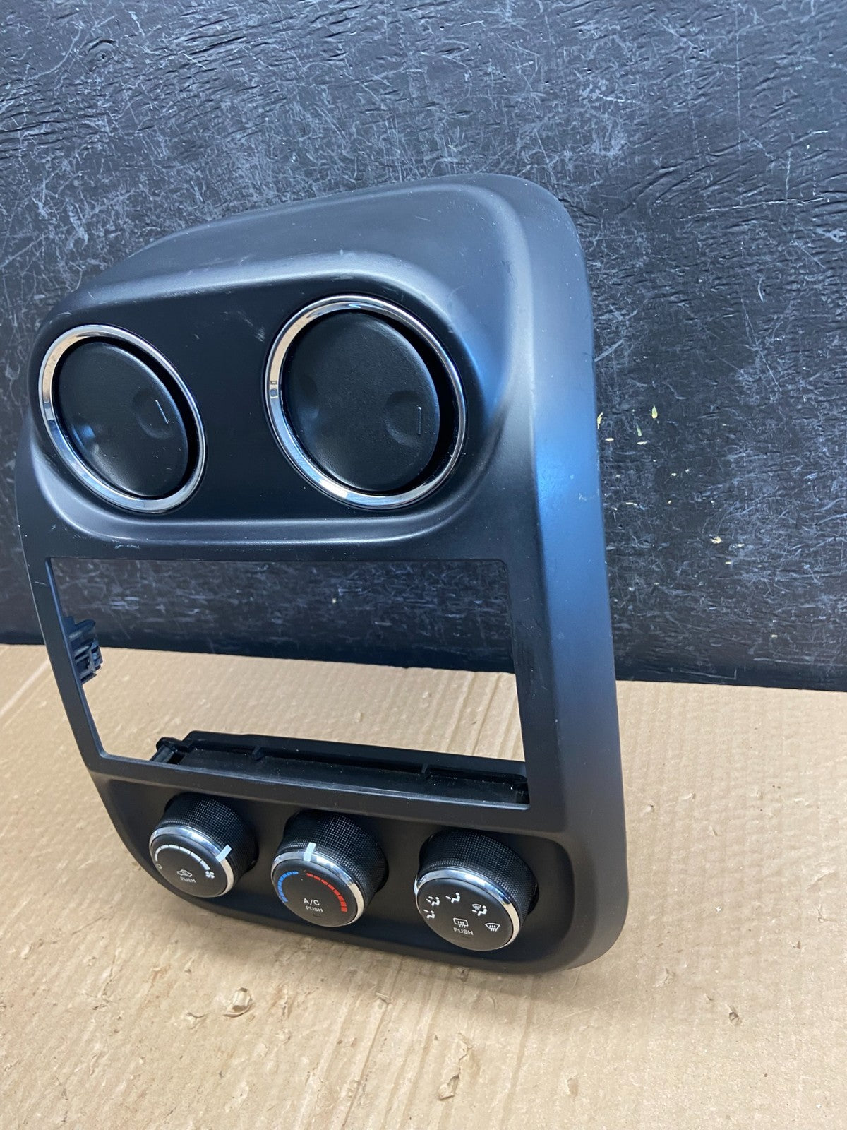 2011 to 2017 Jeep Compass Dash Climate Temperature Control Radio Bezel af6366 DG2