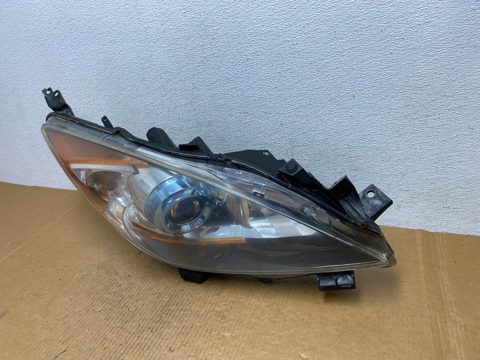 2010 - 2013 Mazda 3 Halogen Right Passenger Rh Side Headlight AE0552 DW1