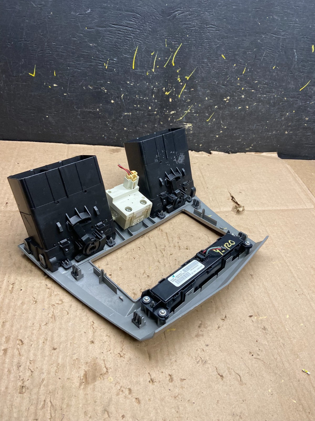 2007 2010 Chrysler Sebring Center Dash Radio Clock Bezel Trim Panel Oem y5420 DG6