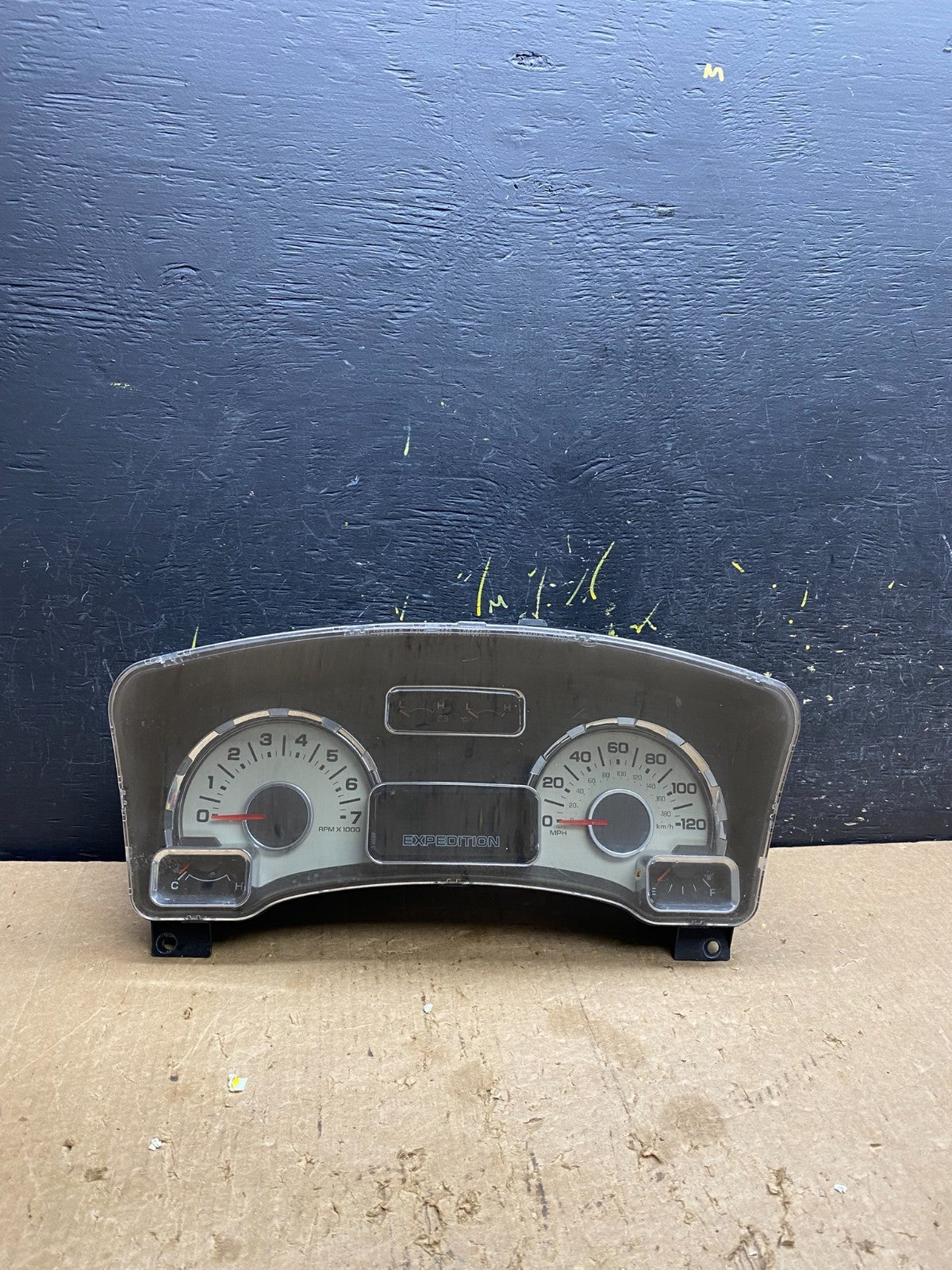 2014 Ford  Expedition Speedometer Cluster Gauge OEM z9637 DG0