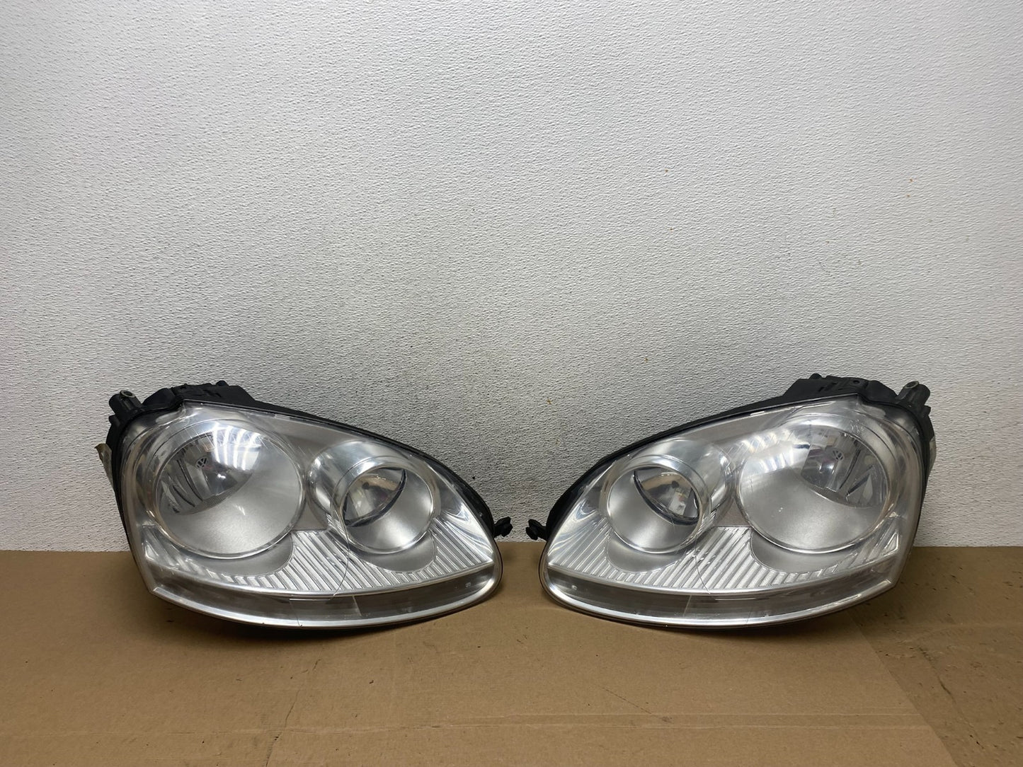 2005 to 2010 Volkswagen Jetta Left+Right Side Headlights Halogen AF4360 DW0