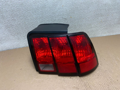 1999-2004 Ford Mustang Right Passenger Rh Side Tail Light AD2435 LK0