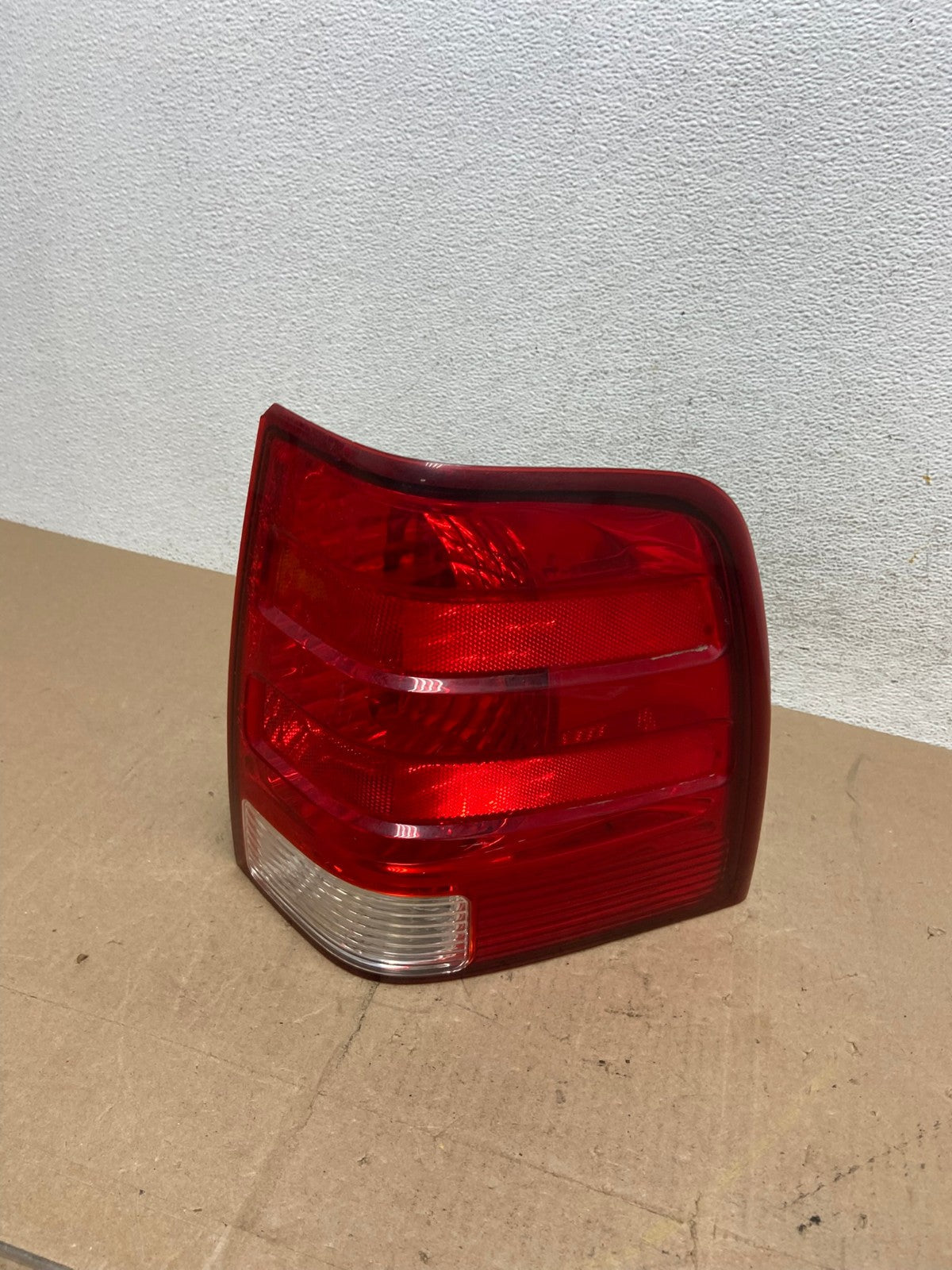 2003 2004 2005 2006 Ford Expedition Right Passenger Rh Tail light AE6838 LK0