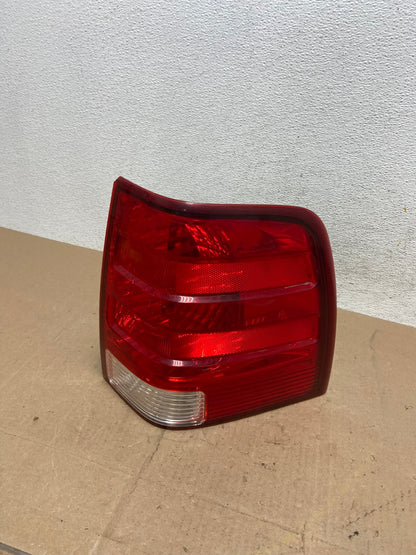 2003 2004 2005 2006 Ford Expedition Right Passenger Rh Tail light AE6838 LK0