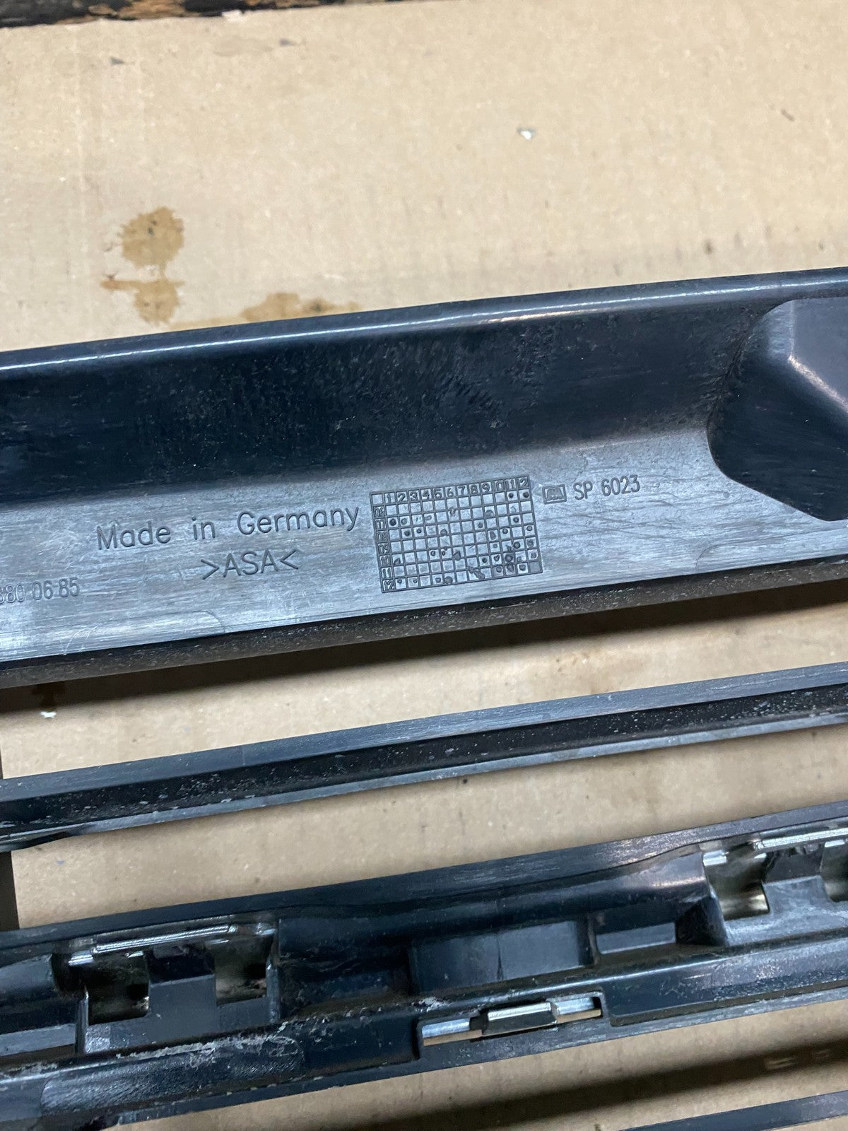 2009 to 2011 Freightliner Sprinter Front Upper Chrome Grill Grille X7587 DG7