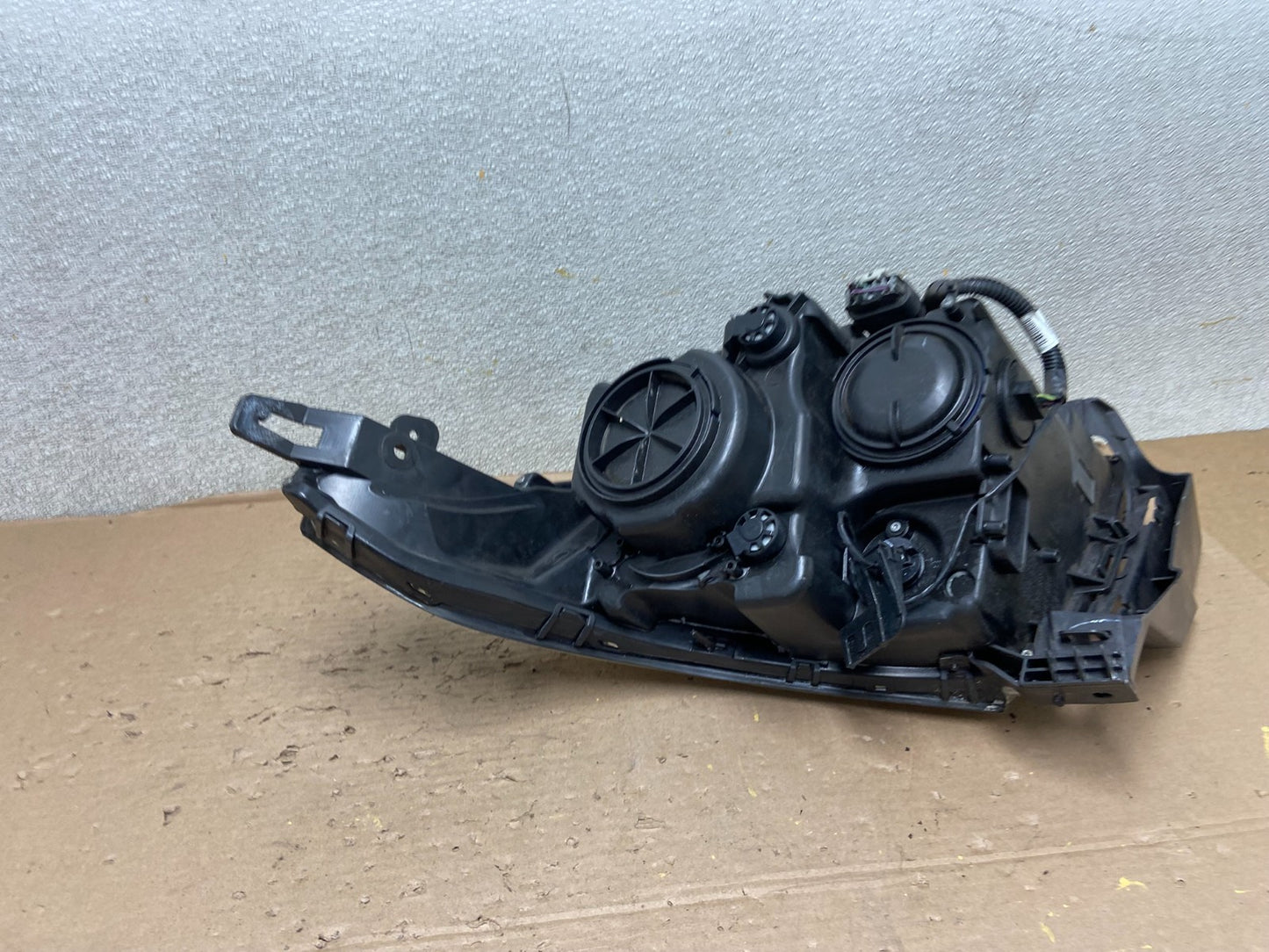 Halogen 2010 to 2016 Cadillac SRX Left Driver LH Side Headlight AB0823 DW6