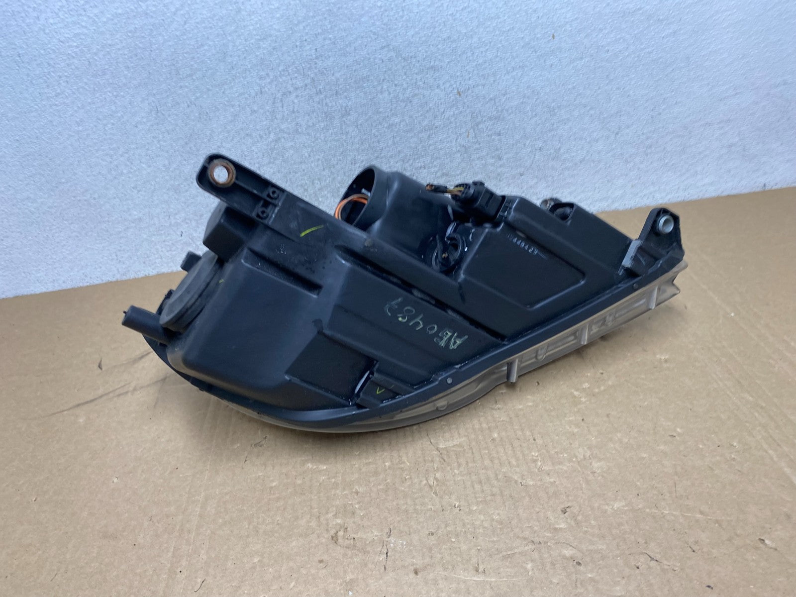 2009 to 2011 Volkswagen Tiguan Left Driver LH Halogen Headlight AG0487 DW7