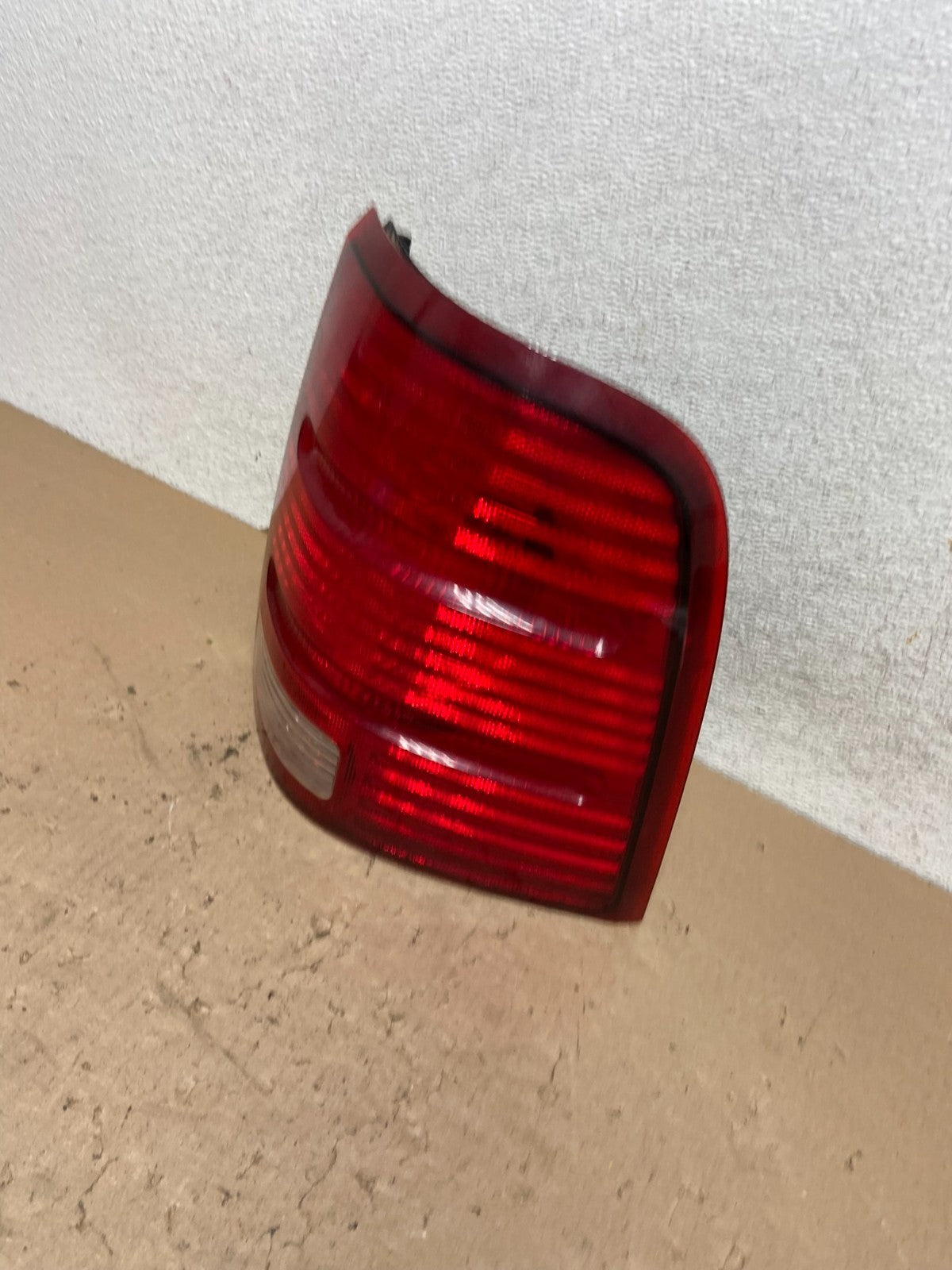 2002 to 2005 Ford Explorer Right Passenger Rh Side Tail light AG4382 PS1