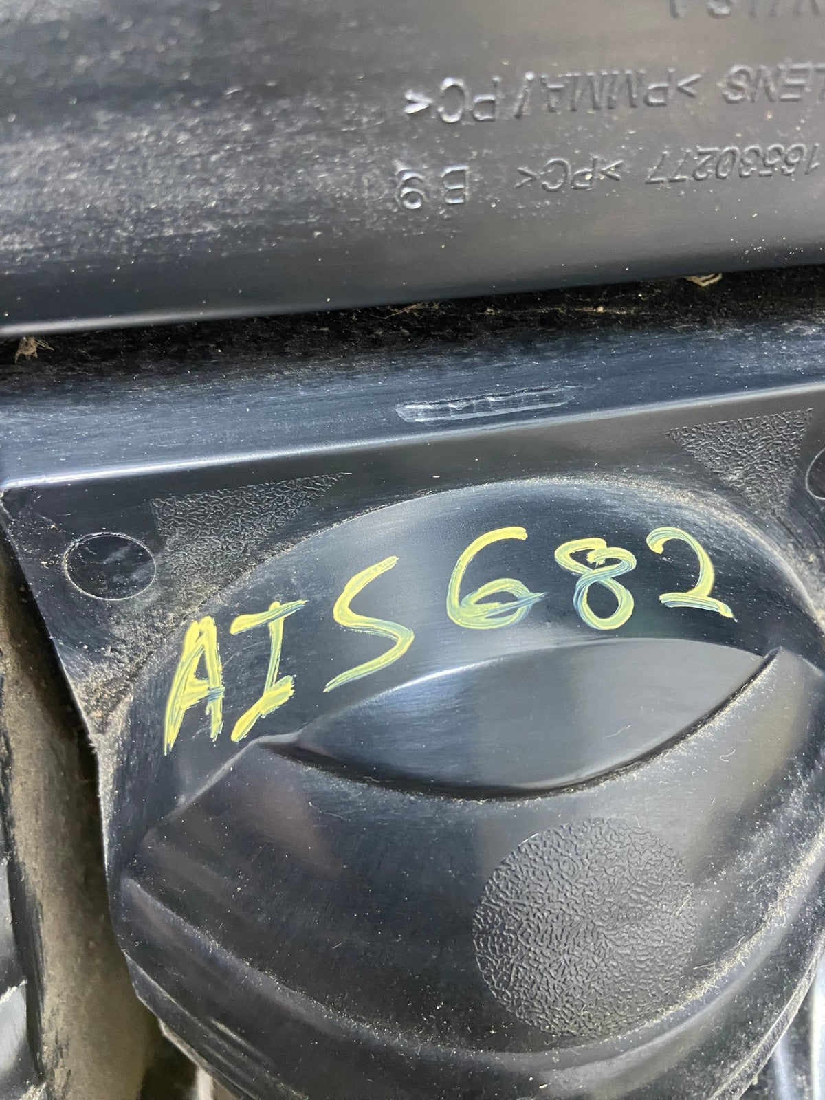 2002 to 2009 Chevrolet Trailblazer Left Driver LH Side Tail Light AI5682 LK8