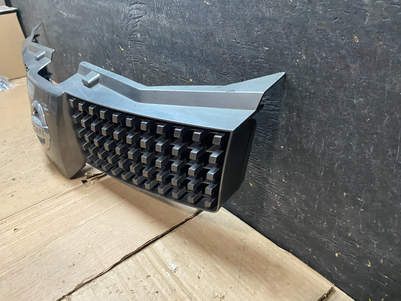 2004 to 2006 Nissan Quest Front Upper Grill Grille W4839 DG1